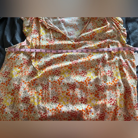 Floral Ruffle Sleeve Top - Picture 5 of 5